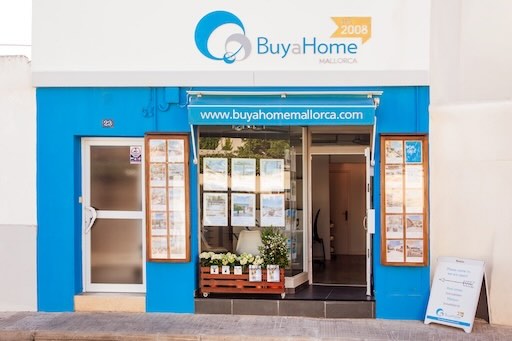 Fachada de la oficina de Buy a Home Mallorca en Portixol Molinar